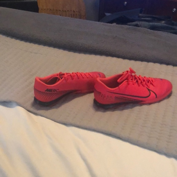 Nike Mercurial Running/Track Shoe! Super super lightweight and comfortable! - Picture 1 of 3